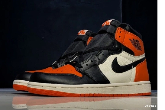 555088-005 Shattered Backboard  1 555088-005 Retro High Jordan 0405